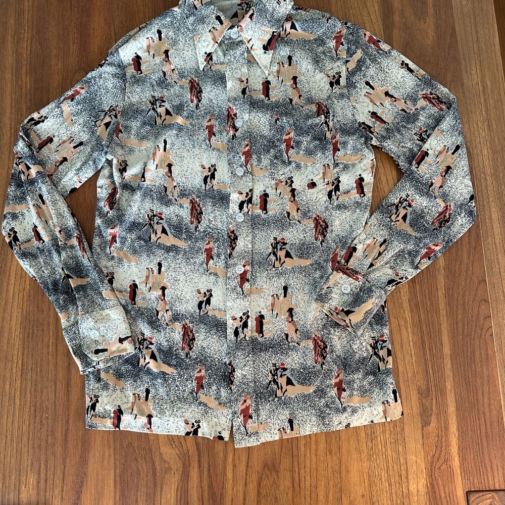 Vintage-Inspired Button-Up Shirt with Figurative Print